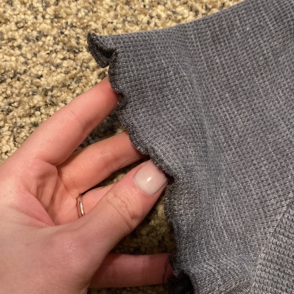 AE Crop Top - Picture 3 of 4